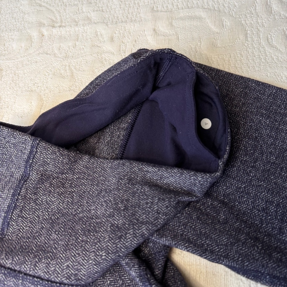 lululemon navy and charcoal leggings - Picture 5 of 5